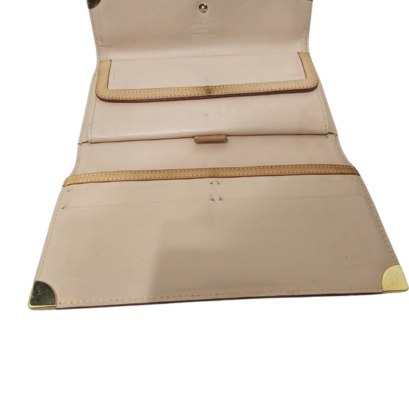 Louis Vuitton - Picture 3 of 7